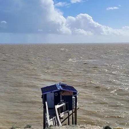 La Petite Maison De *